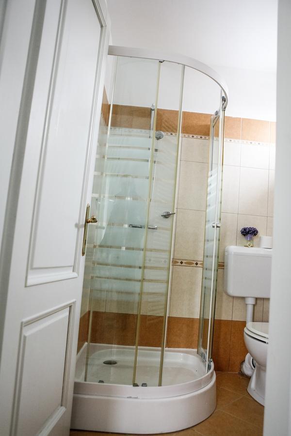 Erzsebet Pince Apartment โทไก ภายนอก รูปภาพ