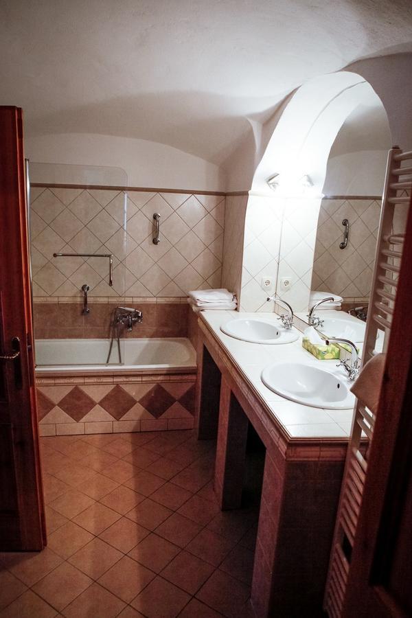 Erzsebet Pince Apartment โทไก ภายนอก รูปภาพ